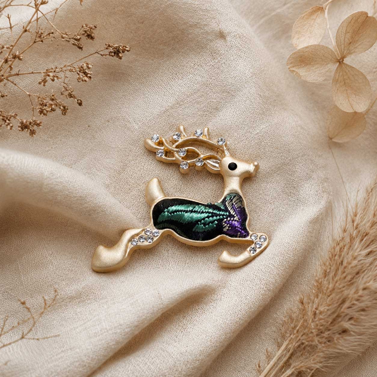 Broche Ciervo Bordado Azul y Verde con Cristales- Zen&chic-4