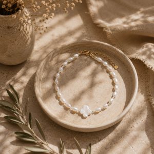 Collar de Perlas Naturales con Flor de Nácar