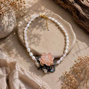 Collar de Perlas Naturales con Flor Nacarada Rosa