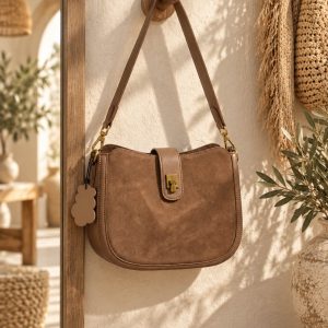 Bolso Siena Camel de Piel con Acabado Ante y Cierre Dorado