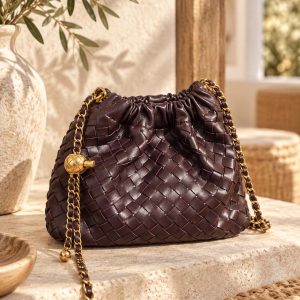 Bolso Siena Trenzado Chocolate con Cadena Dorada